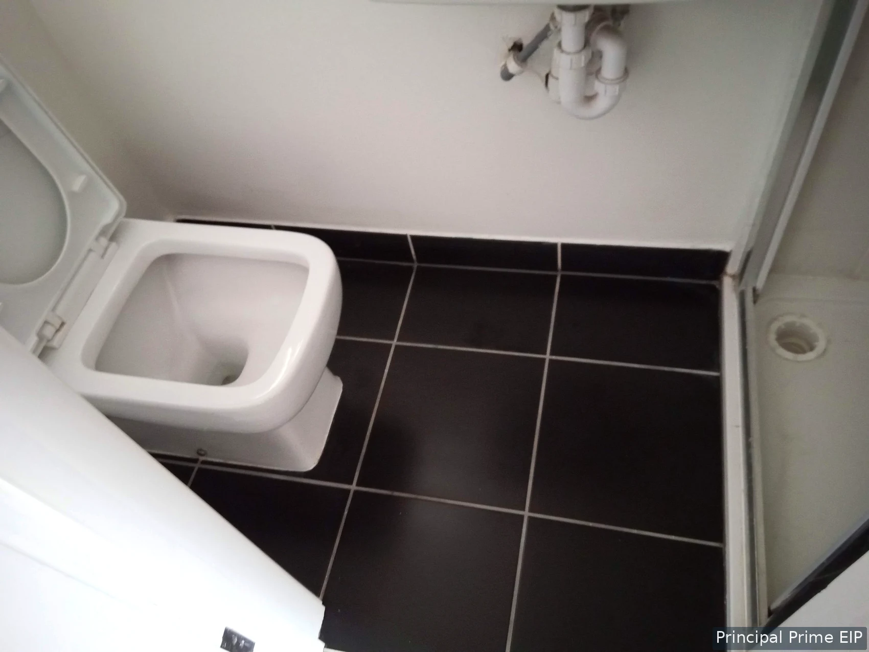 Compact WC and shower-room installation Compact WC and shower-room installation